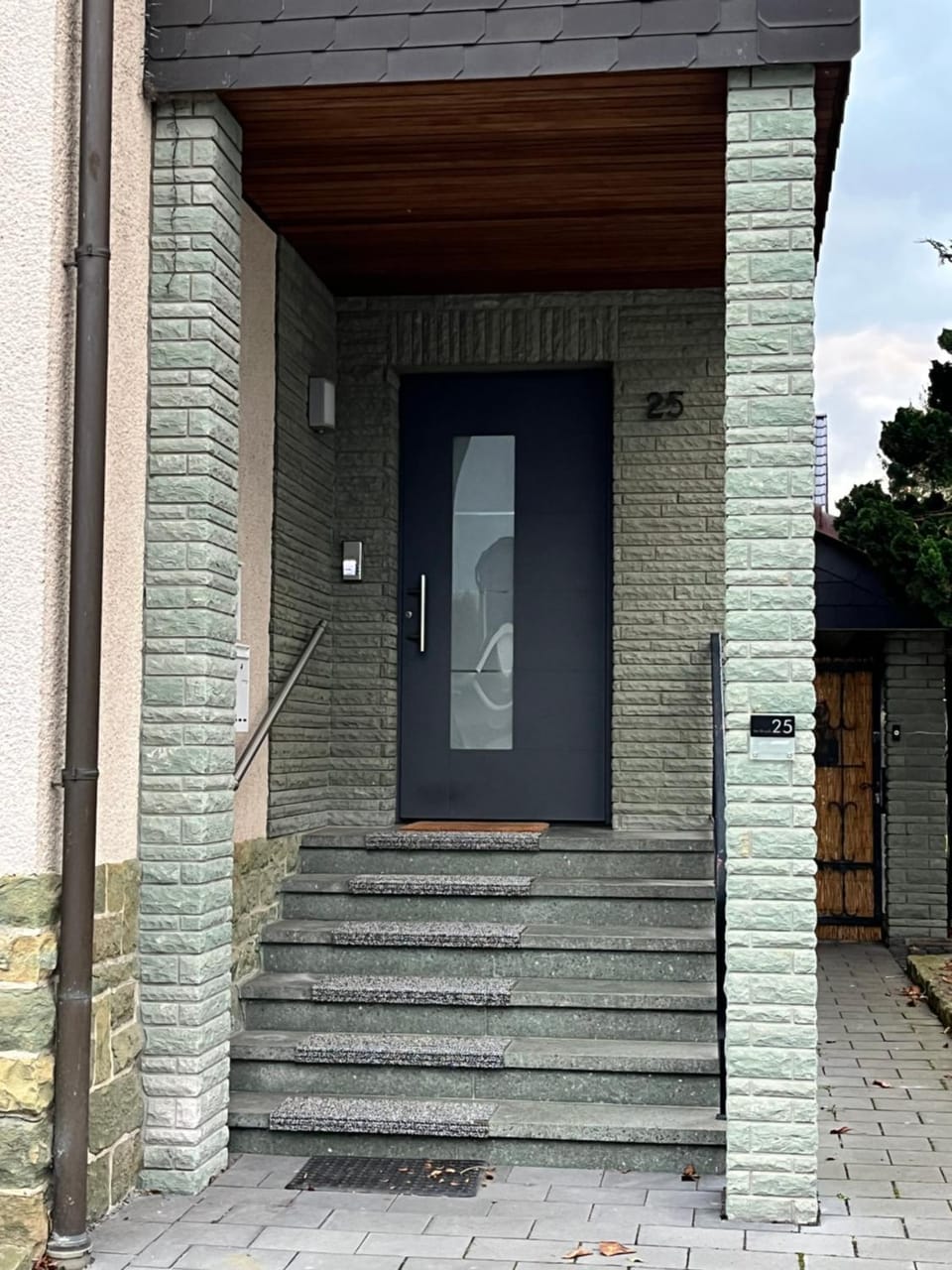 Facade/entrance