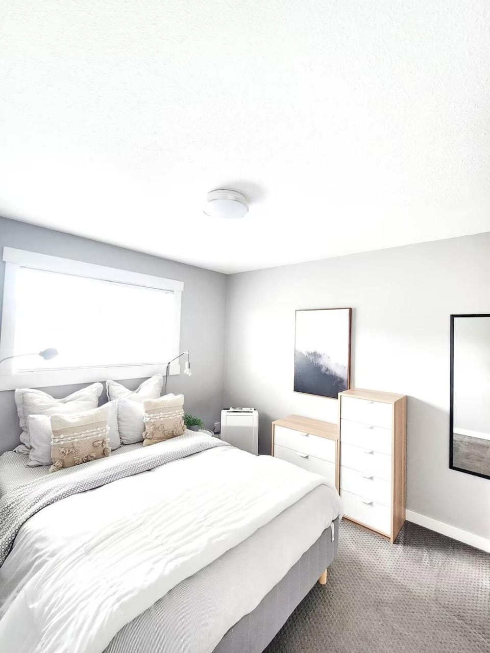Modern Lake City Getaway Apartment in Penticton