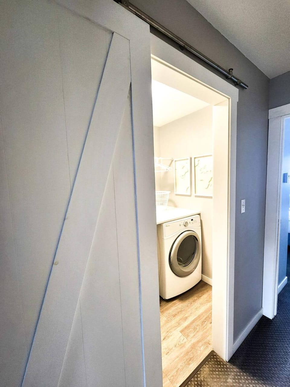 Modern Lake City Getaway Apartment in Penticton