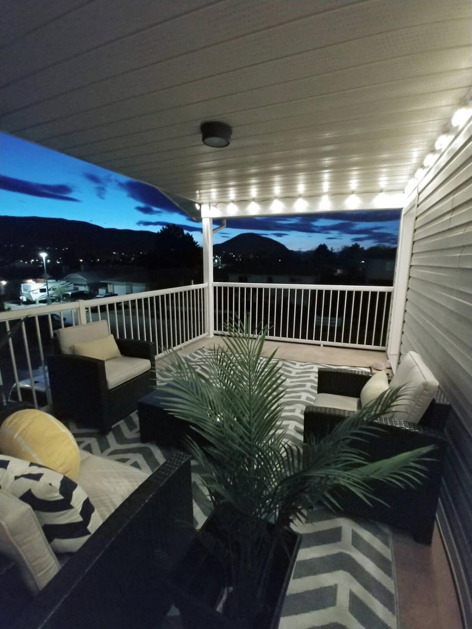 Modern Lake City Getaway Apartment in Penticton