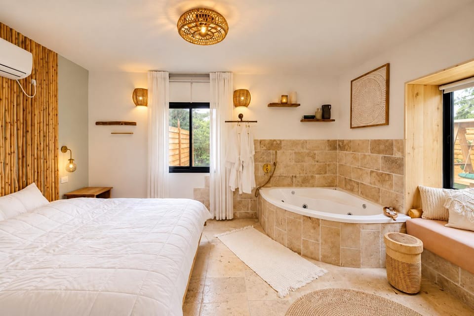 Bed, Hot Tub, Photo of the whole room