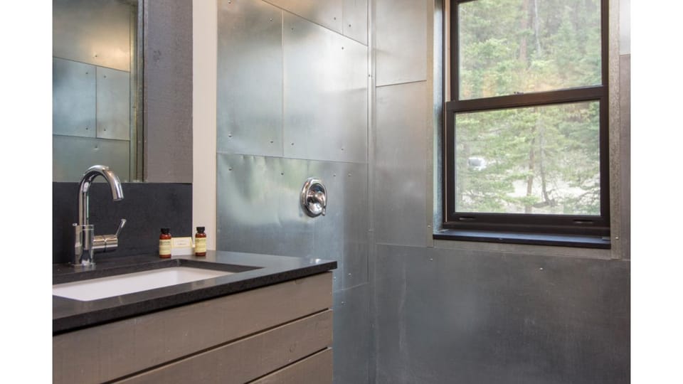 Shower, Day, Natural landscape, Bathroom, View (from property/room)
