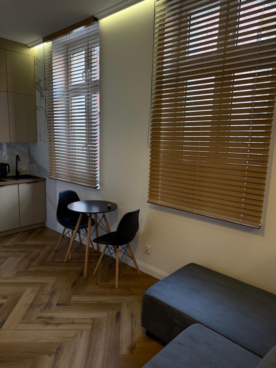Kitchen or kitchenette, Living room, Seating area, Dining area