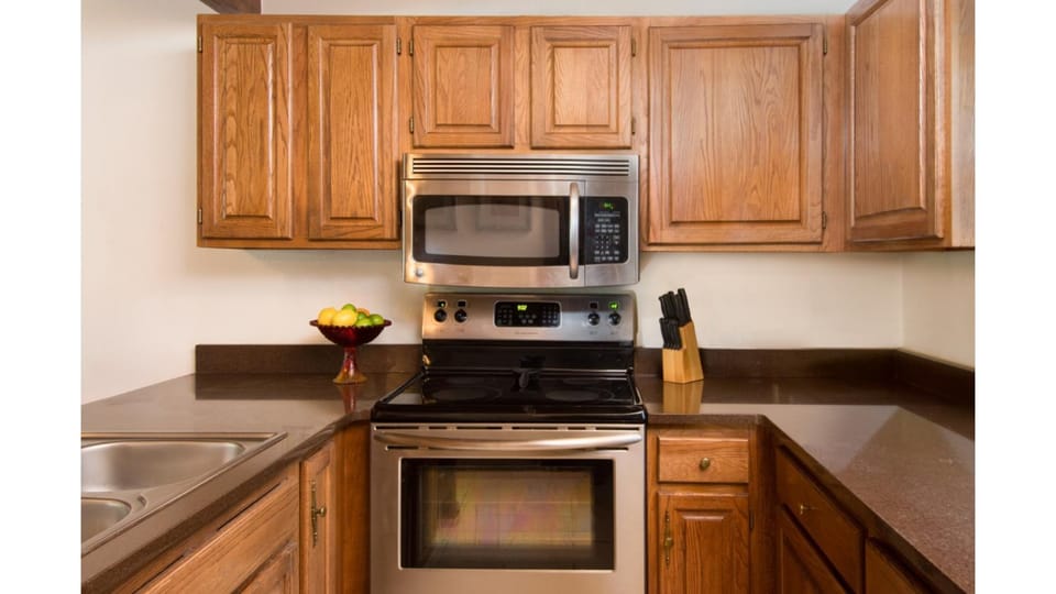 Kitchen or kitchenette, microwave, oven, stove