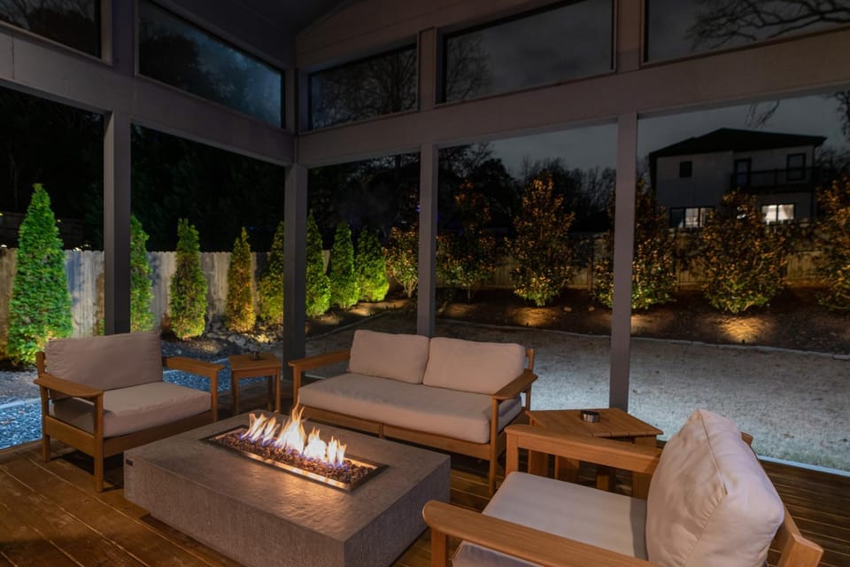 Game Room + Bar: Luxe ATL Escape Near Int’l Soccer House in Atlanta