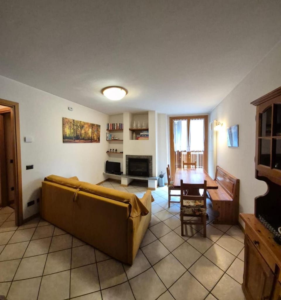 TV and multimedia, Living room, Dining area