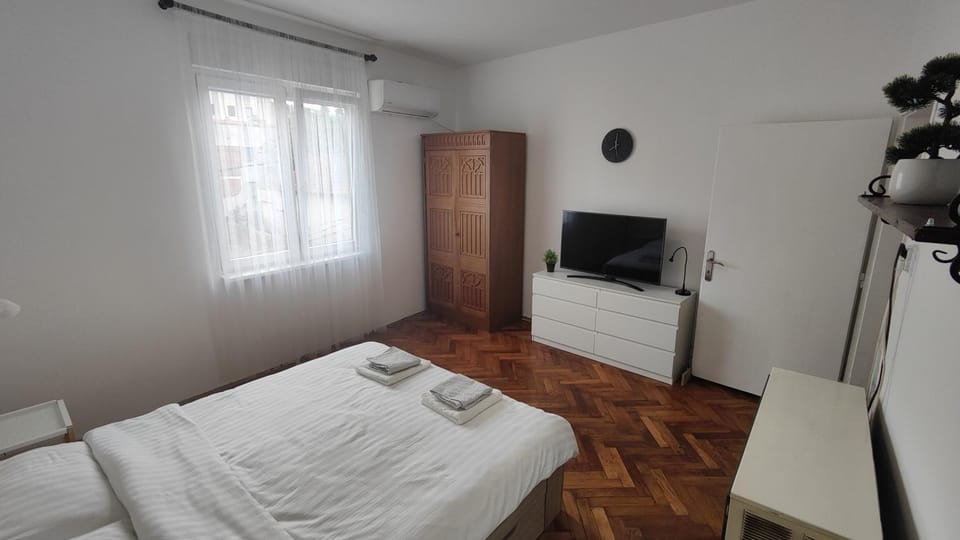 TV and multimedia, Photo of the whole room, towels