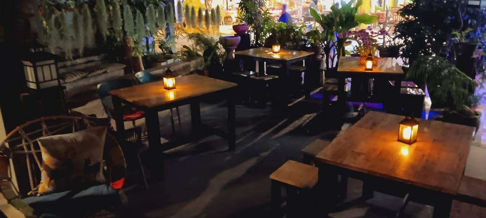 Restaurant/places to eat, Balcony/Terrace