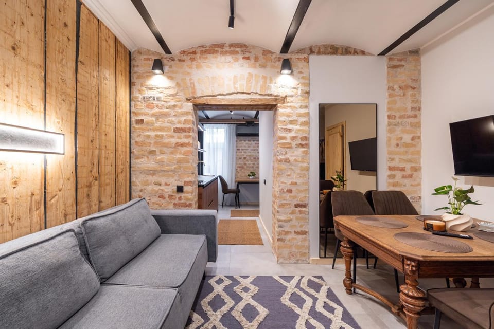 TV and multimedia, Living room, Seating area, Dining area, Evening entertainment