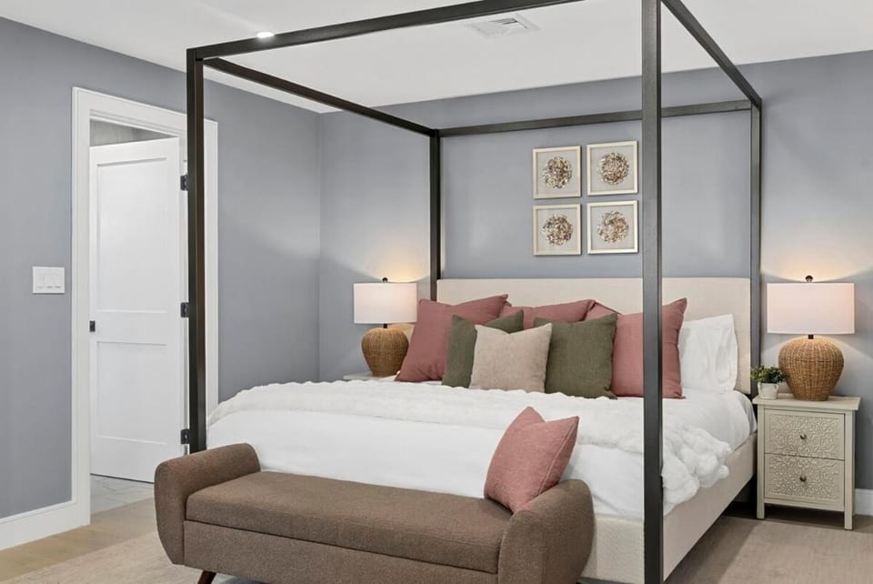 Luxury Cambridge Mansion Near Harvard Spa Bath & Huge Game Room Apartment in Cambridge
