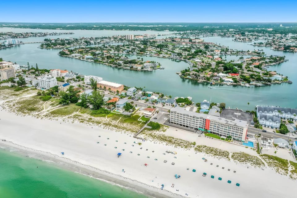 Waterfront Oasis Across From Treasure Island Beach Apartment in Treasure Island
