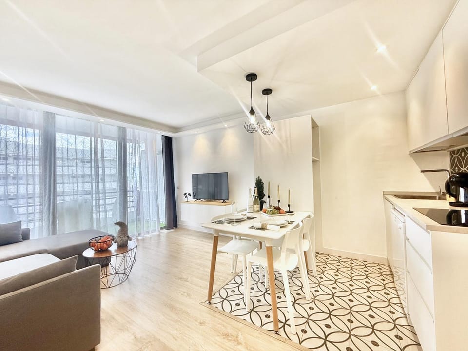 TV and multimedia, Kitchen or kitchenette, Living room, Dining area