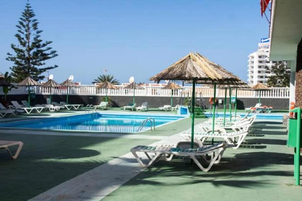 Day, Swimming pool, Family, Family, Family, sunbed