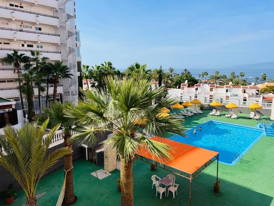 Property building, Day, Swimming pool, Family, Family, sunbed