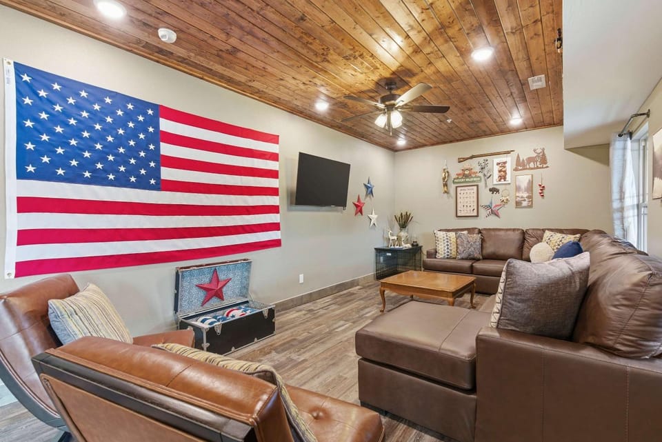 Family Camp - Home for 17 House in Ridgedale