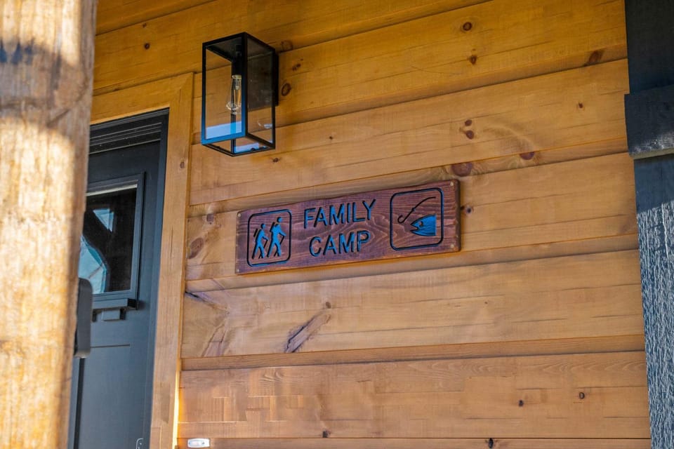 Family Camp - Home for 17 House in Ridgedale