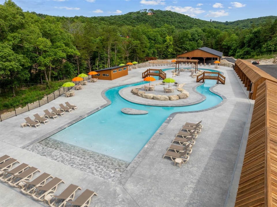 Family Camp - Home for 17 House in Ridgedale