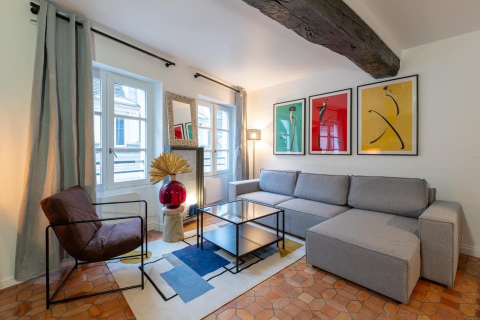 Bright Modern Vintage Renovated Flat In Le Marais Apartment in Paris
