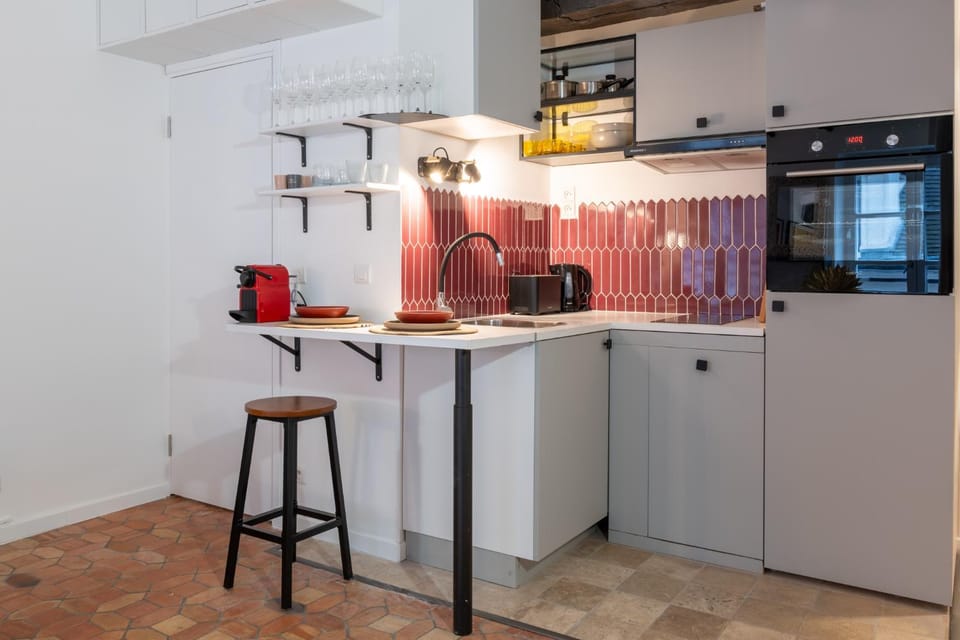 Bright Modern Vintage Renovated Flat In Le Marais Apartment in Paris