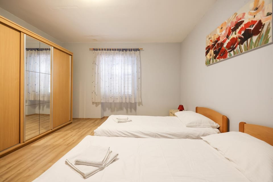 Bed, Photo of the whole room, Bedroom, towels, wardrobe