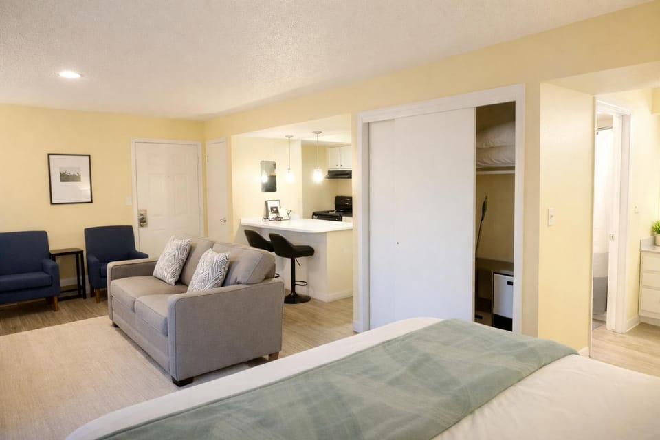 King Bed * Extensive Cleaning Protocol *Downtown Apartment in Salt Lake City