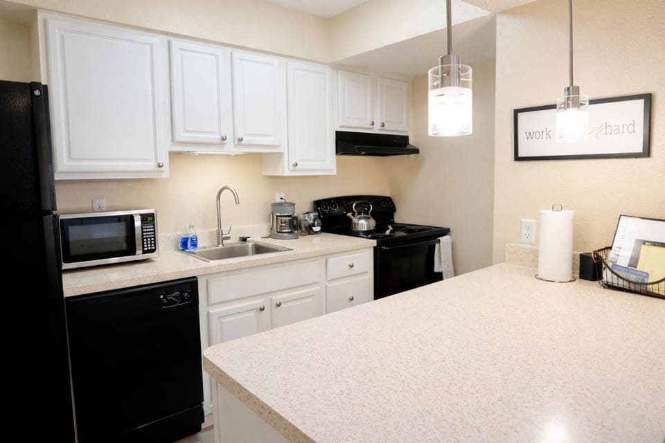 Down Town Convenience, TRAX, Self Check-In Studio Apartment in Salt Lake City