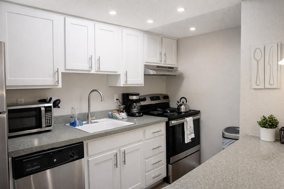 King Bed*Extensive Cleaning Protocol*Self Check-In Apartment in Salt Lake City