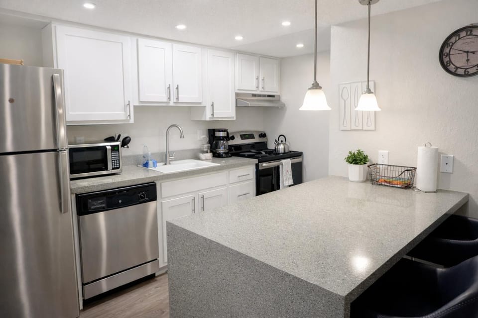 King Bed*Extensive Cleaning Protocol*Self Check-In Apartment in Salt Lake City