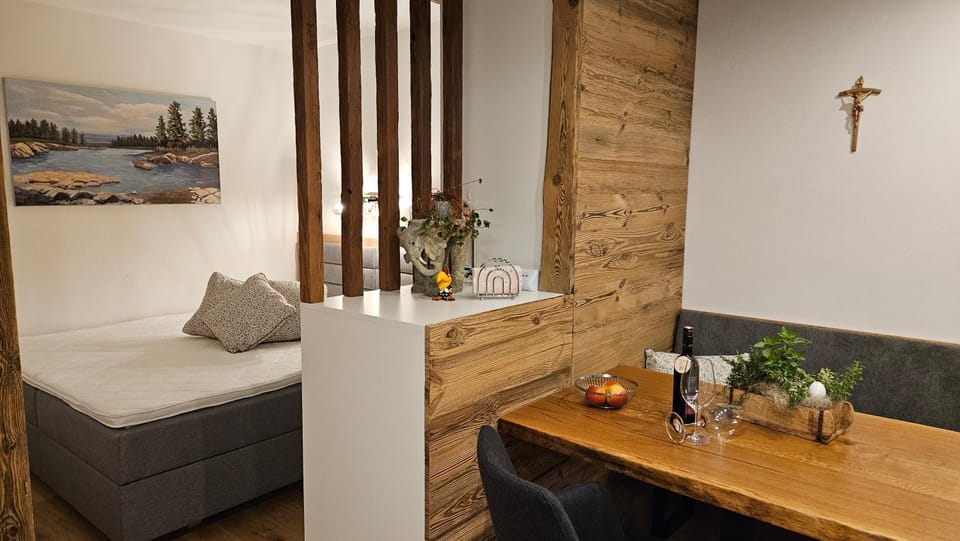 Bed, Dining area, Bedroom