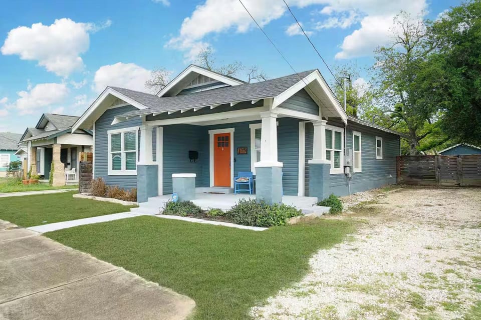 Property building, Day, Street view