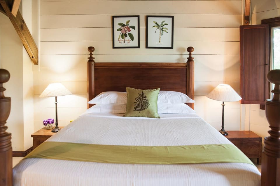 Restaurant/places to eat, Bed, Natural landscape, Bathroom, Decorative detail, Beach, Bedroom, On site, City view, Garden view, Mountain view, Pool view, Sea view, Shopping Area, Swimming pool, Swimming pool, group of guests, Family