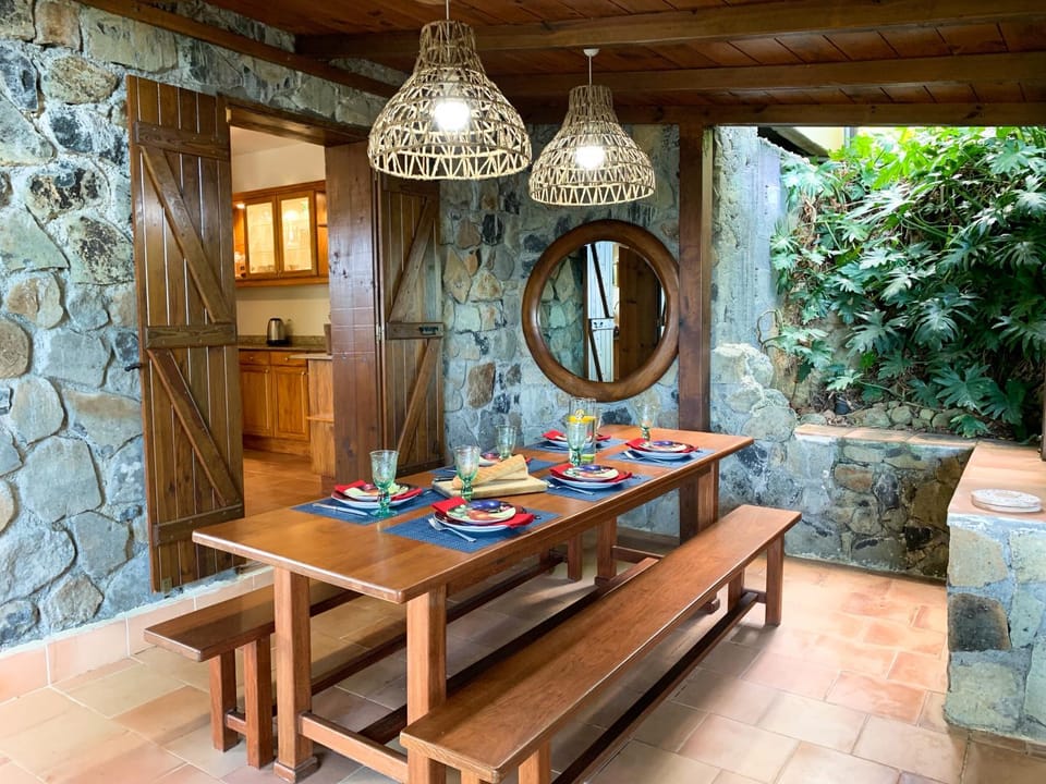 Seating area, Dining area