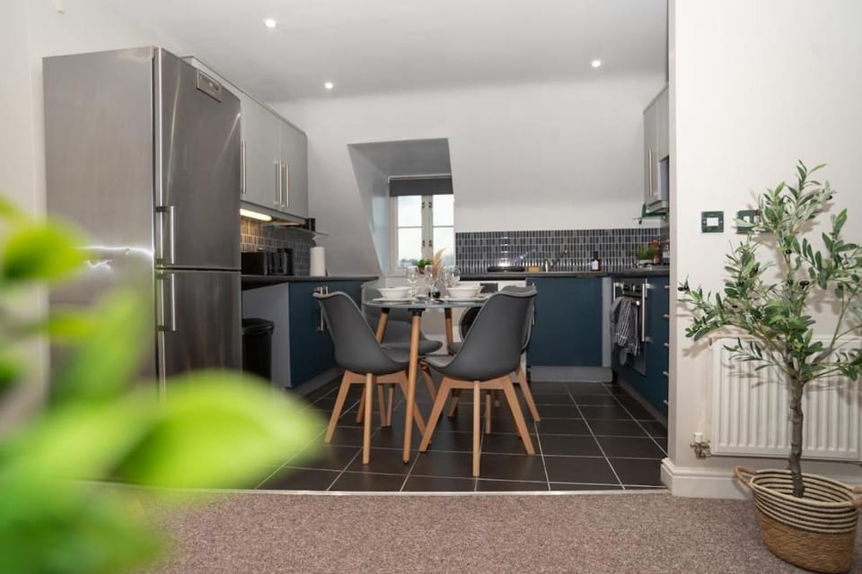 Professionals welcome - Near Town Centre - Free Parking-Sleeps 4 Apartment in Shrewsbury