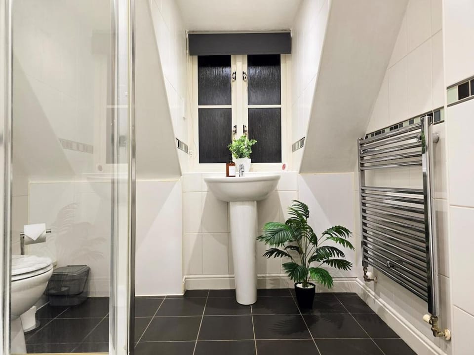 Professionals welcome - Near Town Centre - Free Parking-Sleeps 4 Apartment in Shrewsbury