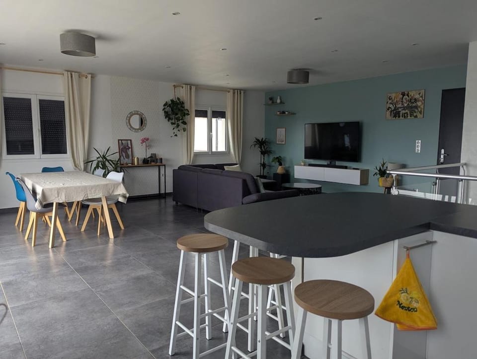 Villa au calme avec vue imprenable Villa in Auvergne-Rhône-Alpes