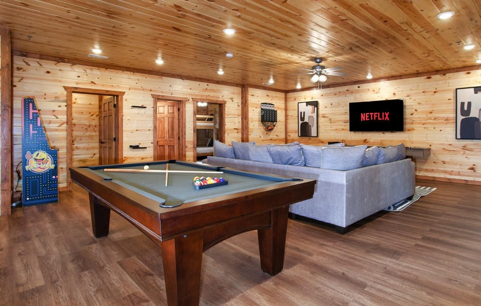 Incredible Smoky Mountain Lodge House in Sevierville