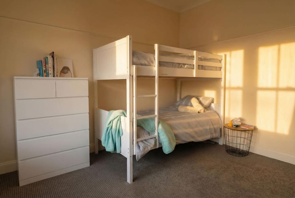 Bedroom, bunk bed