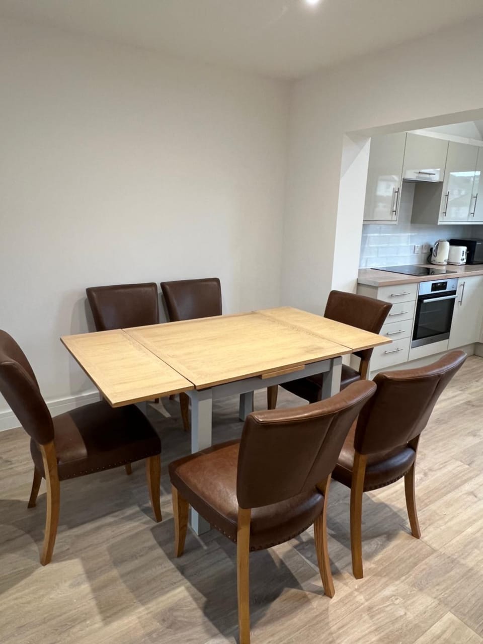 Kitchen or kitchenette, Living room, Seating area, Dining area, minibar, pet friendly, stove