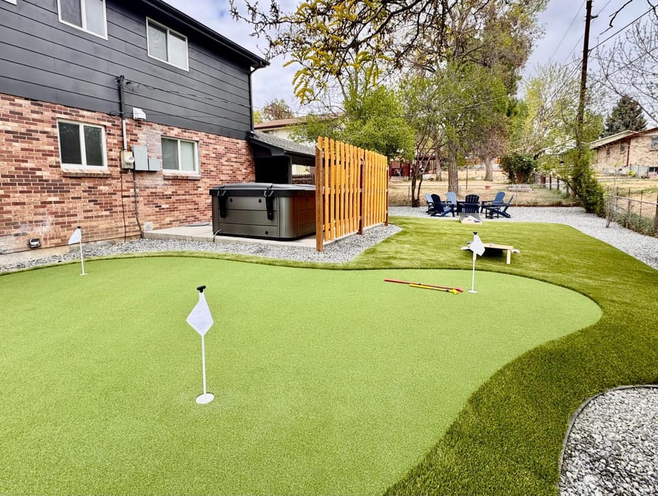 Patio, Garden, Hot Tub, Minigolf, Seating area