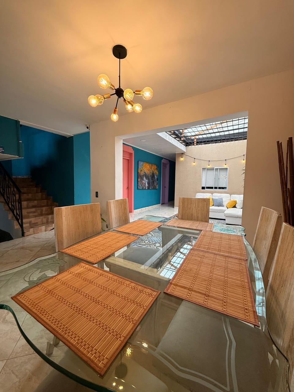 Restaurant/places to eat, Living room, Seating area, Dining area