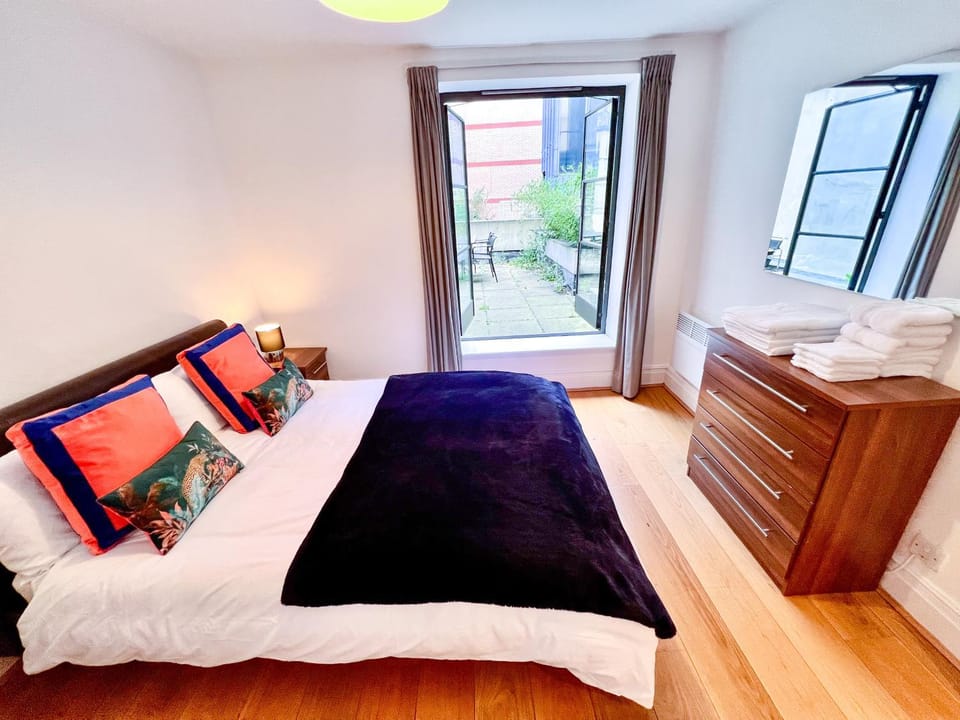 Great Entire Apartment Between West End and St Pauls Cathedral Hotel in London Borough of Camden