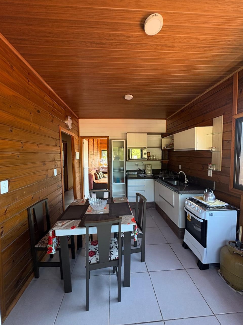 Kitchen or kitchenette, Dining area, oven, stove