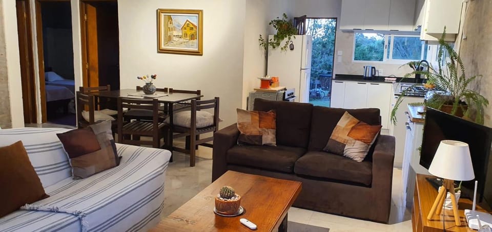 Casa en Punta Colorada con gran fondo y fogón House in Piriápolis