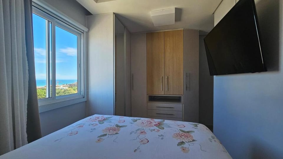 Bed, TV and multimedia, Photo of the whole room, Bedroom, wardrobe, air conditioner