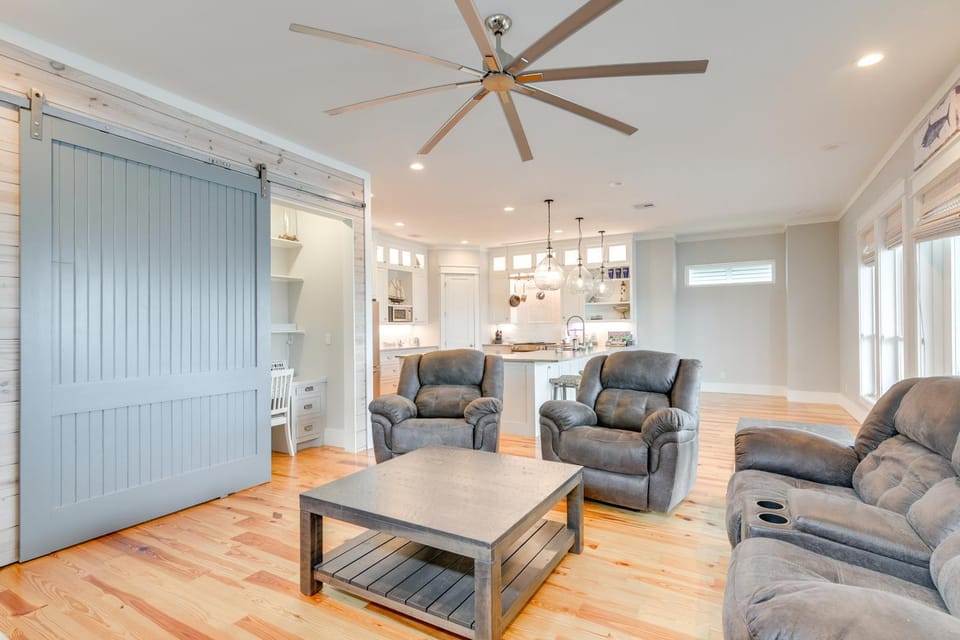 Walk to Beach! Bayfront Port Bolivar Home with Dock House in Texas City