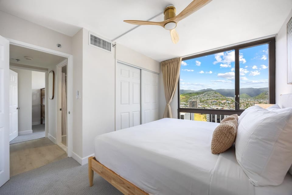 Bed, Bedroom, Mountain view
