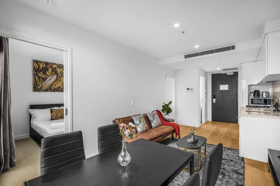 Sky Apartment with Bay view in CBD with Pool & Gym Apartment in Southbank