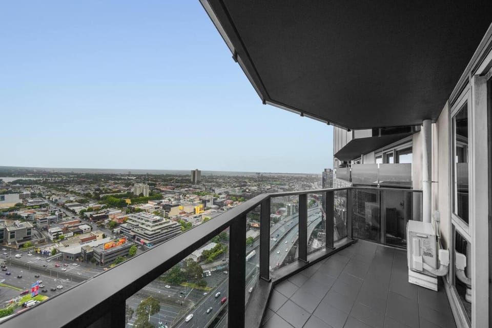 Sky Apartment with Bay view in CBD with Pool & Gym Apartment in Southbank