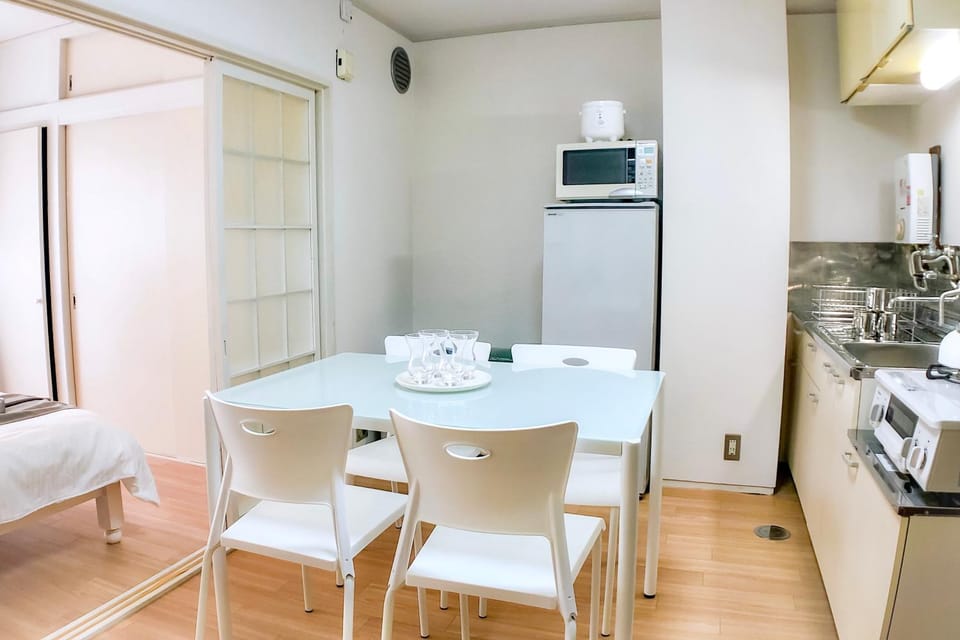 2BR 35m2 Bright Parkside Apt - JR 8 min Shinjuku Apartment in Japan