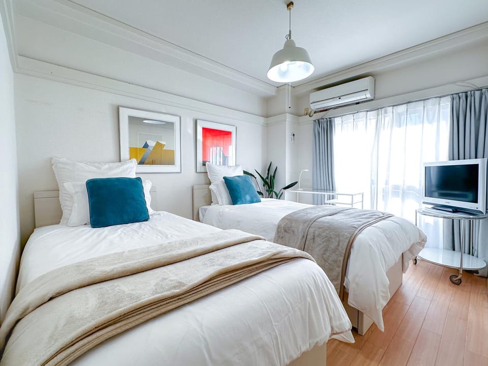 2BR 35m2 Bright Parkside Apt - JR 8 min Shinjuku Apartment in Japan